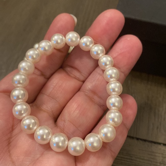 Macy’s 2” Faux Pearls Toddlers or Children’s bracelets Jewelry. - Picture 8 of 10